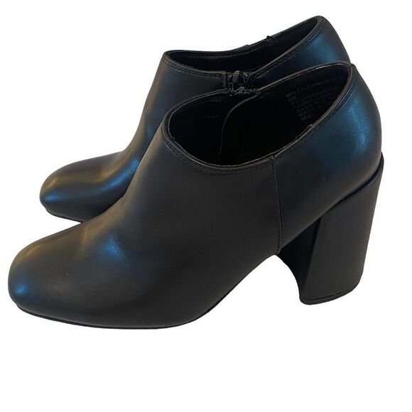 Madden Girl Whittley Black Block Heel Side Zip Ankle Boots in Ladies Size 6. - Picture 1 of 9